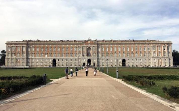 Uomo carbonizzato, fu denunciato per furto piastrella Reggia