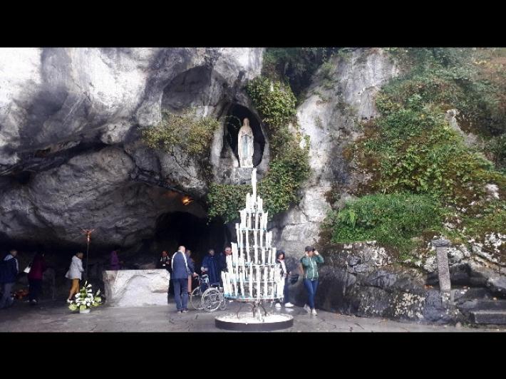 Chiude anche il santuario di Lourdes