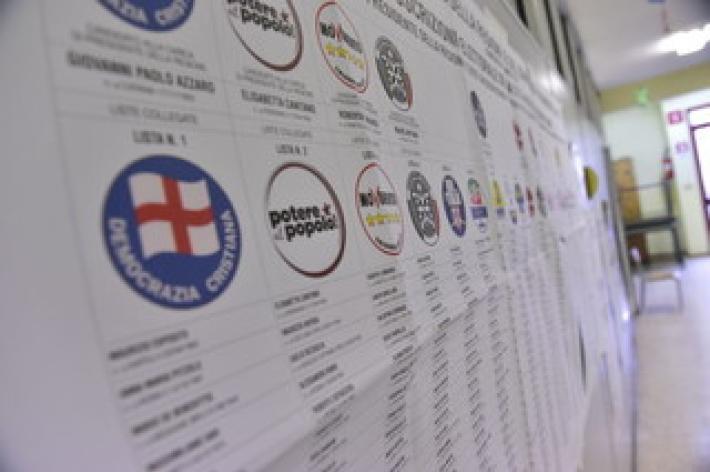 Coronavirus, premiati i partiti maggiori. Italiani favorevoli a misure