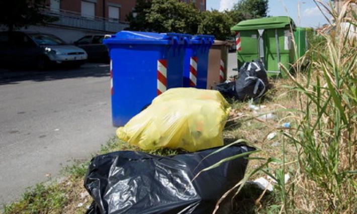 Differenziata, tutti scontenti