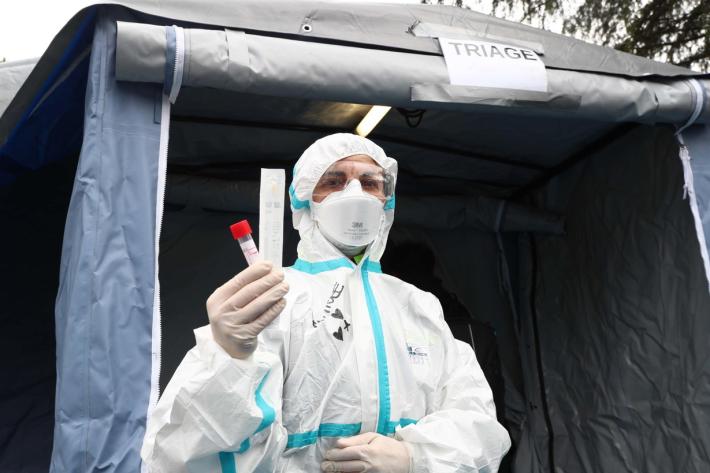 Tamponi, nessuno screening di massa a Parma: &laquo;Solo chi ha sintomi&raquo;