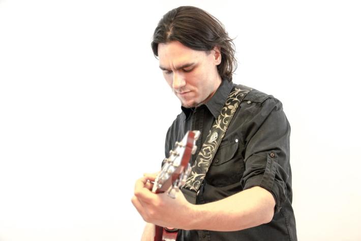 Album d'esordio    Con &laquo;Egosfera&raquo; Nicola Denti viaggia nell'anima 