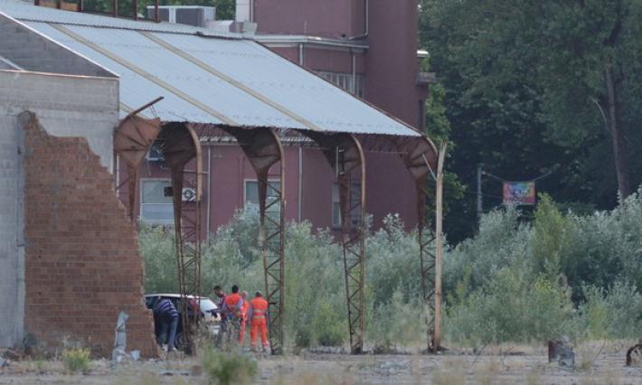 Ragazzo precipita da 10 metri e muore