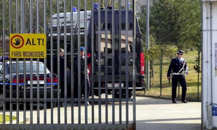 Condizionatore al boss, non agli agenti