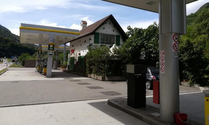 Blitz dei carabinieri al distributore: cos&igrave; Zoni &egrave; finito in manette