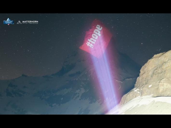 Il Cervino illuminato tutte le sere come segno speranza