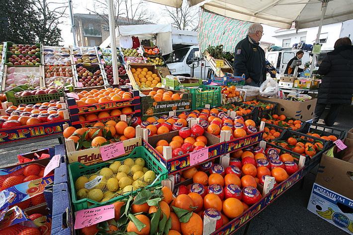 A domicilio i prodotti del mercato 'La Corte' di piazza Lubiana