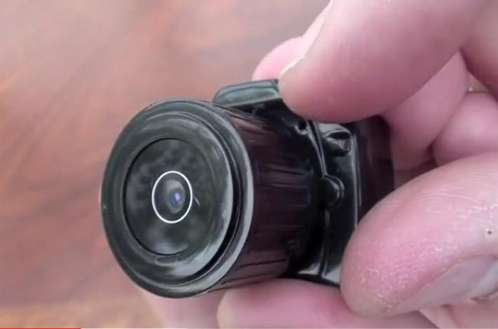 Denunciato proprietario appartamenti con webcam nascoste