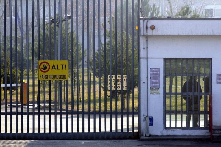 Tampone a un detenuto in via Burla: positivi 5 agenti, 60 in quarantena