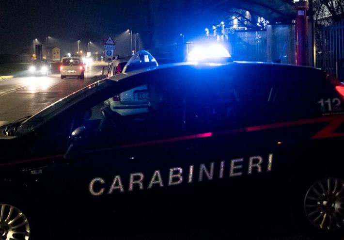 Aggressione a coltellate nella notte nel Reggiano: tre giovani all'ospedale 