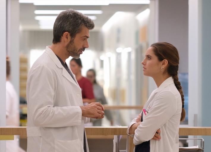 Argentero: &laquo;Il camice del medico? &Egrave; una divisa&raquo;