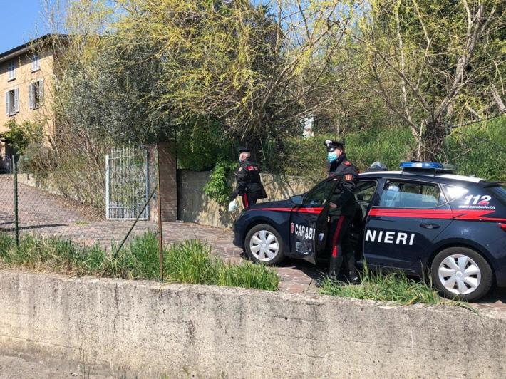 Anziano solo cade in casa: Carabinieri in farmacia