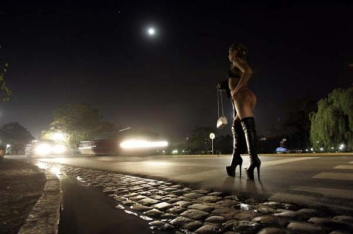 Non voleva prostituirsi, 17 di Andria picchiata e minacciata: arrestate 4 persone