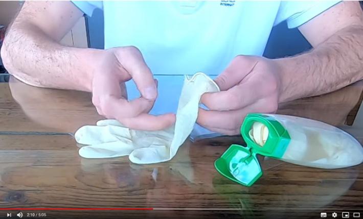 Un video parmigiano sul corretto uso dei guanti  (citato da Venturi)