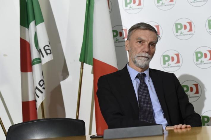 Pd: "Contributo di solidariet&agrave;  dai redditi pi&ugrave; alti". No del M5S e del centrodestra