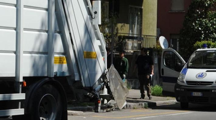 Netturbino muore investito da un  camion dei rifiuti nel Reggiano