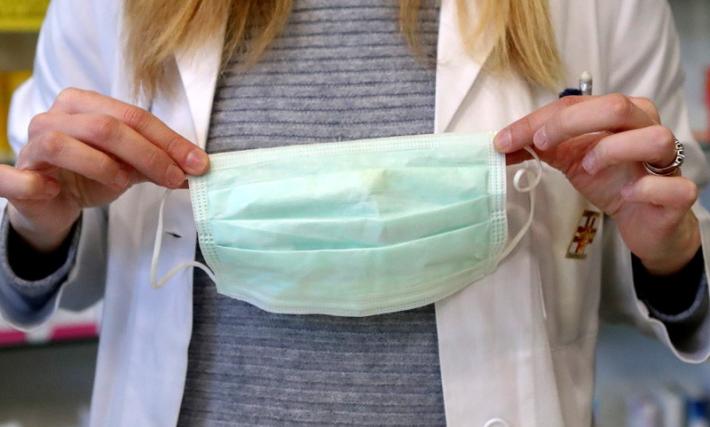 Polemiche devastanti e mascherine ribelli