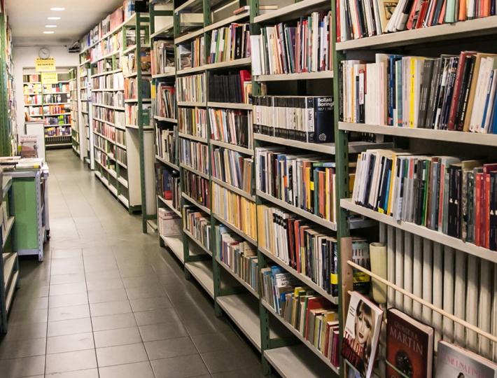 Librerie, falsa partenza. Domenica prossima riaprono i centri commerciali