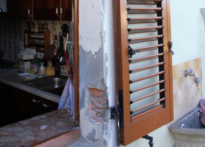 Scoperti, i ladri mandano le vittime all'ospedale