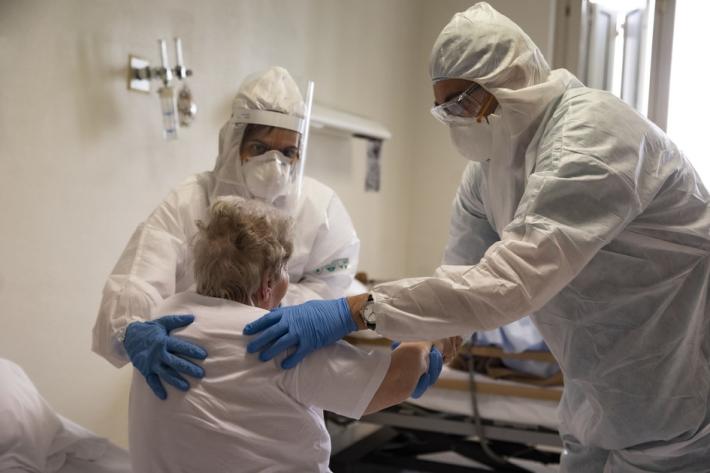 Il team di esperti che spegne il contagio nelle case protette