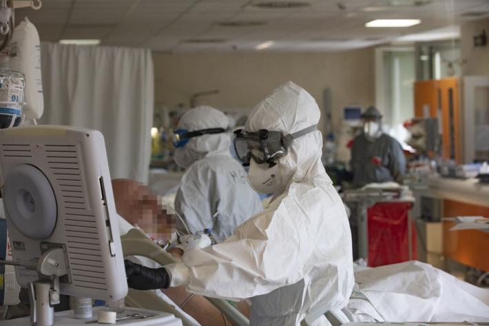 L'infettivologa Susanna Esposito: &laquo;Pi&ugrave; tamponi e test per curare prima e meglio&raquo;