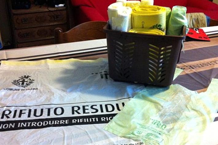 Riprende la distribuzione dei sacchi per la raccolta differenziata dei rifiuti
