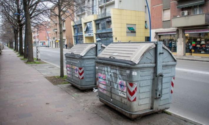 La questione cassonetti infiamma i lettori
