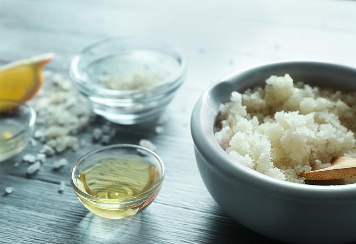 Astuzie &laquo;fai da te&raquo; di bellezza - Via le tossine dalla pelle: lo scrub