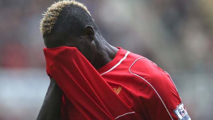 Brescia: Balotelli esce di strada e sfascia l'auto. Sottoposto all'alcoltest