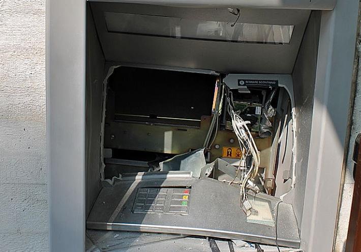 Furti ai bancomat, presa la banda degli ultrasettantenni