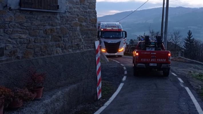 Dopo il tir incastrato, il sindaco: &laquo;Serve una variante&raquo;