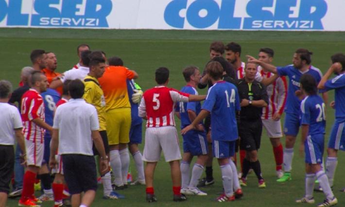 Mega rissa Parma-Reggio al Tardini