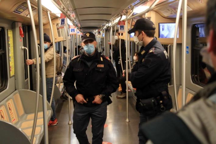 "Il  distanziamento &egrave; impossibile sui mezzi pubblici"