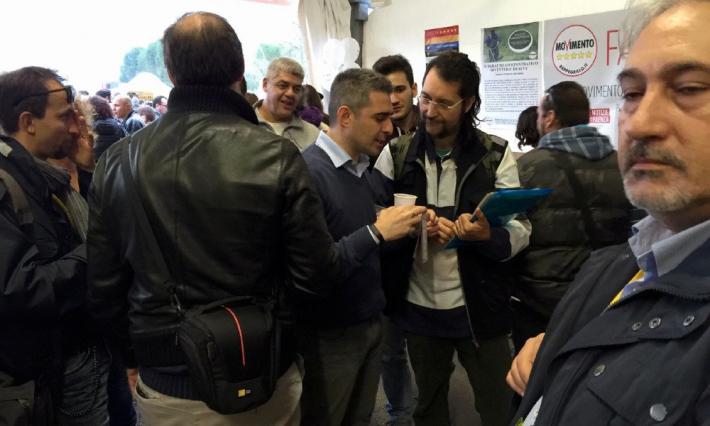 Pizzarotti: &laquo;Gi&ugrave; dal palco? Meglio fra la gente&raquo;