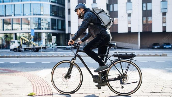 Al lavoro in bici, esperimento riuscito