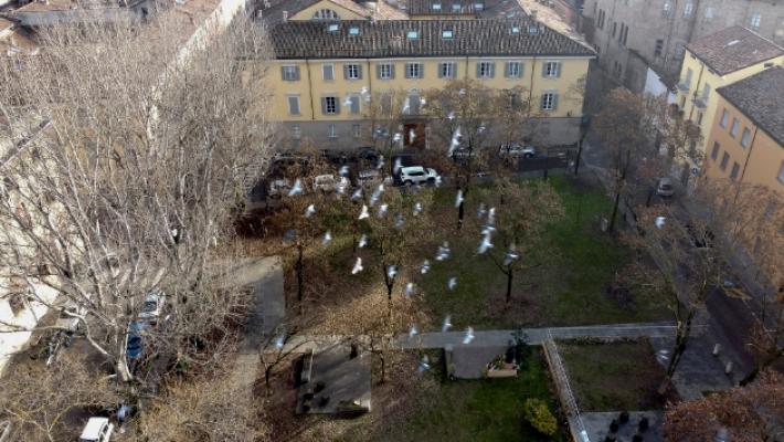 Piazzale Salvo D'Acquisto, arriva un violino gigante nel parco giochi