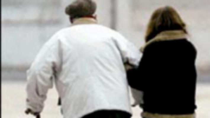 Quell'amica con trent'anni in meno che prosciuga il conto del 94enne: condannata