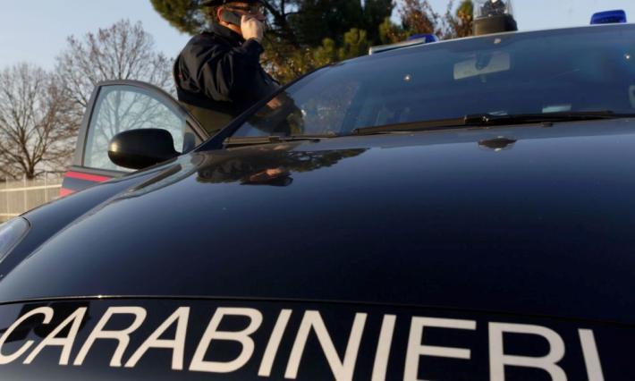 Gli restituiscono il portafoglio: finisce nei guai