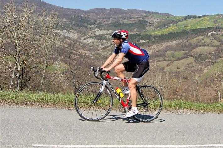 I cicloamatori scalpitano sui social, ma ci vuole prudenza