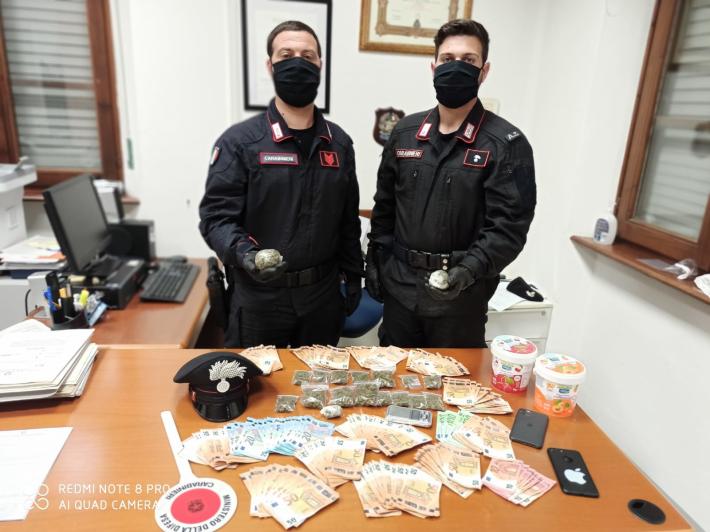 In bus dal Parmense a Sant'Ilario per le consegne di droga a domicilio: 28enne arrestato