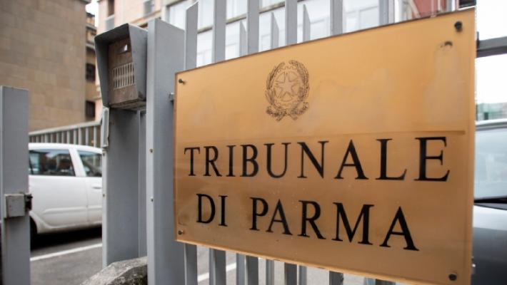 Festa nel capannone-chiesa, una condanna a 4 mesi