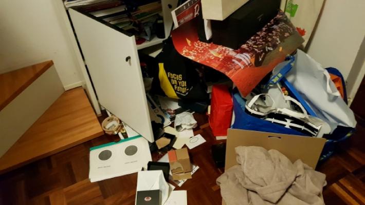 I proprietari cenano in taverna e i ladri svaligiano le camere