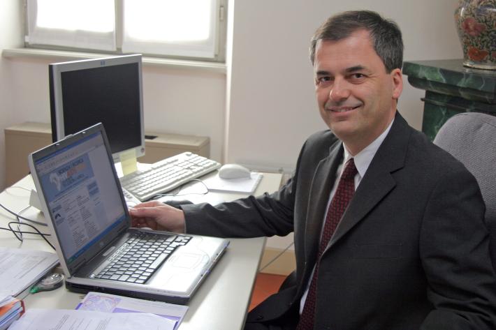 Lori: &laquo;Riempire i laboratori aiuta a svuotare gli ospedali&raquo;