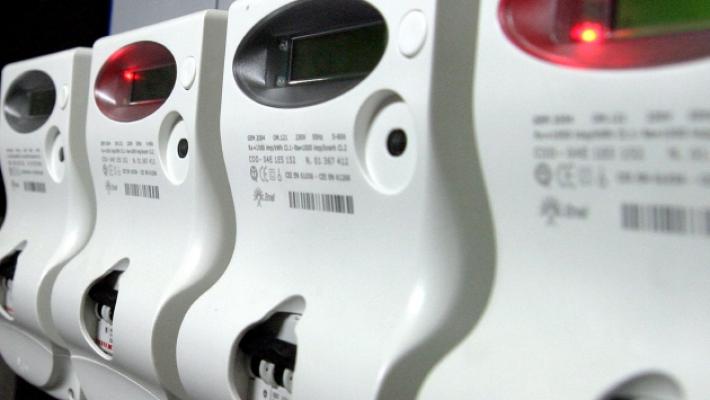 Bollette, centinaia di proteste: 300 euro al pensionato e 900 alla coppia col mutuo