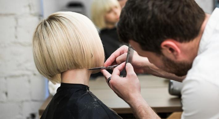 Bonaccini: 'Se tutto va come previsto anticiper&ograve; le  riaperture per bar, ristoranti, parrucchieri ed estetisti'