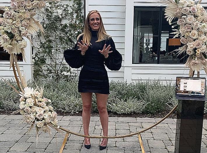 Adele, magrissima, sfoggia su Instagram la nuova linea