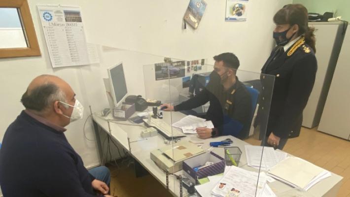 Questura: &egrave; corsa ai passaporti per medici e volontari