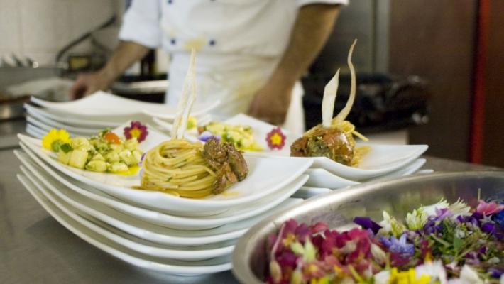 Il grido d'allarme dei ristoratori: &laquo;Ora mancano le materie prime&raquo;