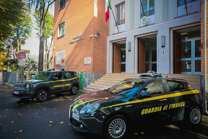 Manodopera irregolare per frodare il fisco: sequestro di 400mila euro a salumificio