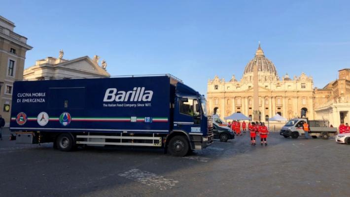 In piazza San Pietro il camion-cucina &laquo;targato&raquo; Barilla